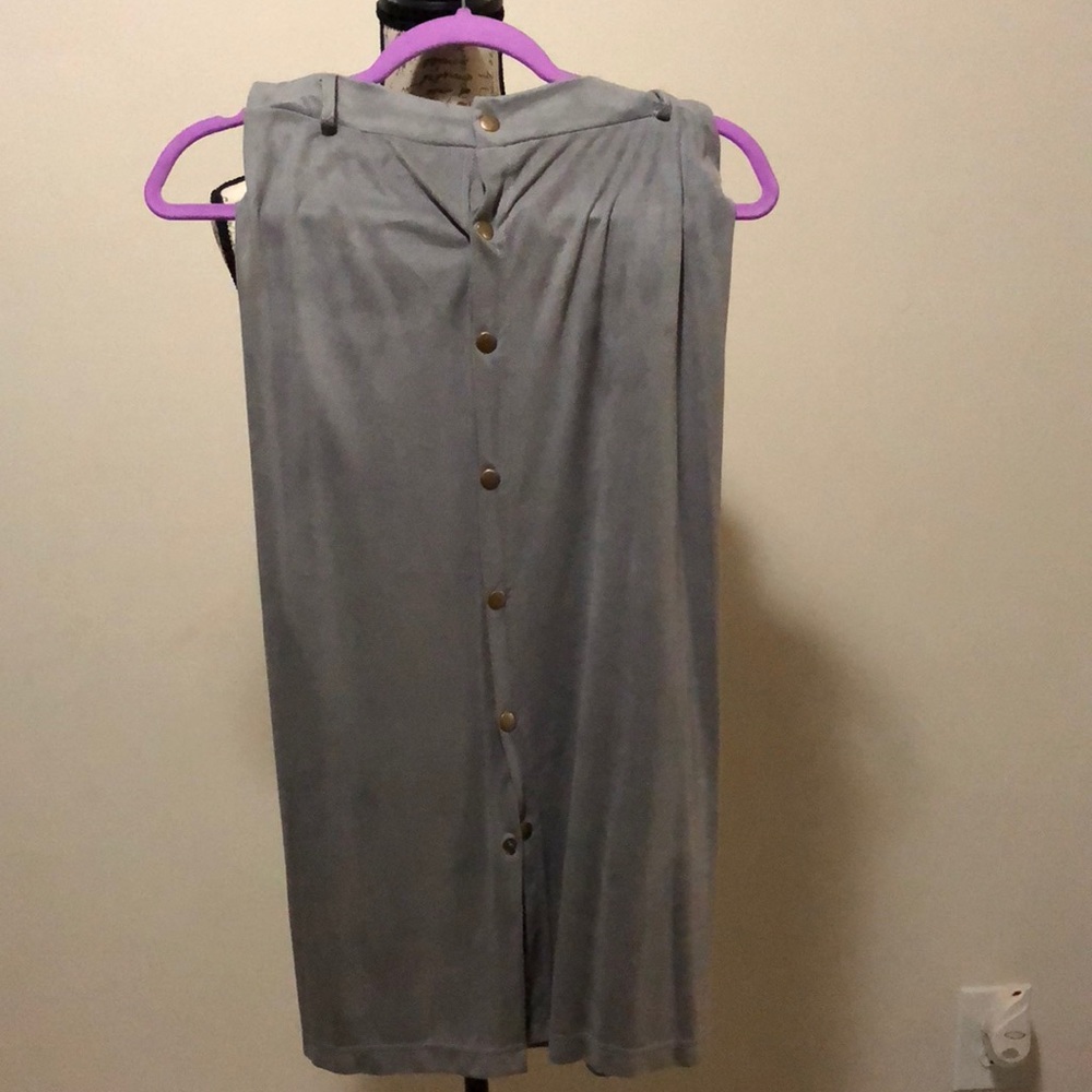 Gray pencil skirt
